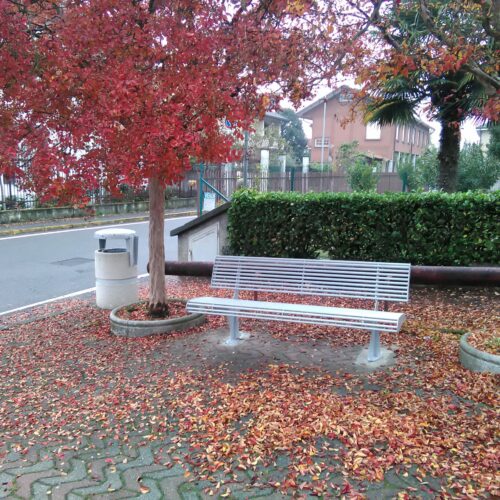 Deze fraaie parkbank is leverbaar in diverse ral kleuren en ook in een rvs uitvoering. Lengte 1800mm.